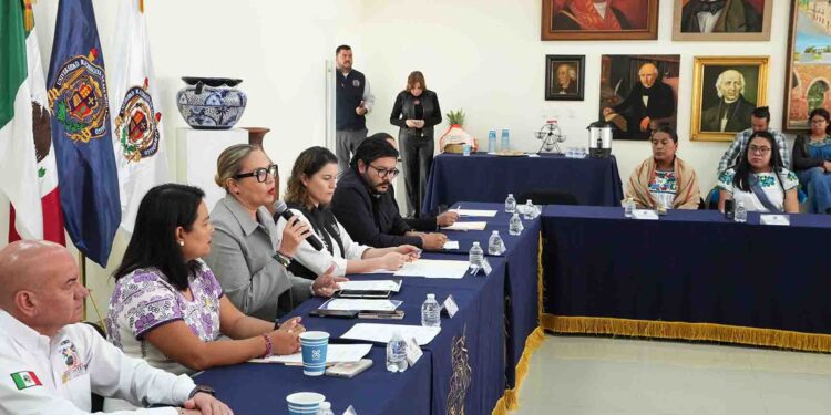 Recibe UMSNH a comunidades de pueblos originarios y hacen equipo para rescatar el Lago de Pátzcuaro