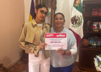 Gobierno de Quiroga entrega becas del 50% a jóvenes universitarios