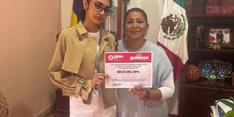 Gobierno de Quiroga entrega becas del 50% a jóvenes universitarios