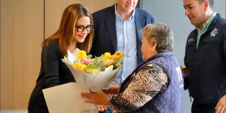 Alfonso Martínez y Paola Delgadillo reconocen a los Adultos Mayores