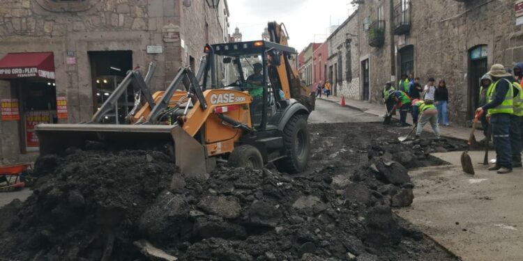 Ayuntamiento de Morelia intensifica trabajos de bacheo en el Centro Histórico