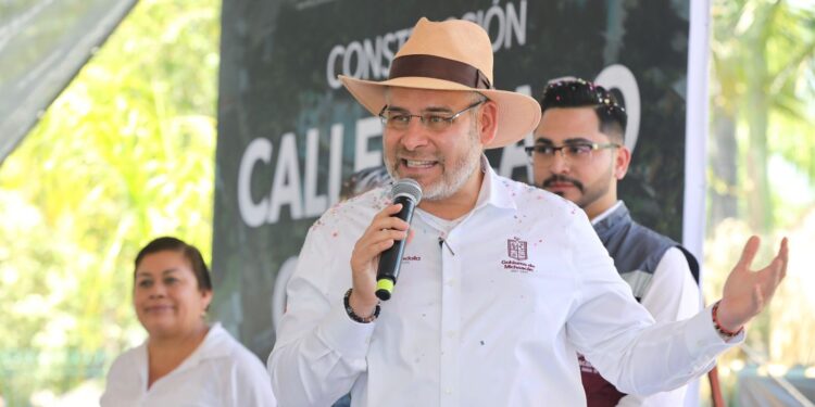 Fortalece Bedolla infraestructura vial de Huandacareo; arranca rehabilitación de calle Lázaro Cárdenas