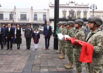 Morelia da inicio a las celebraciones patrias con izamiento de bandera