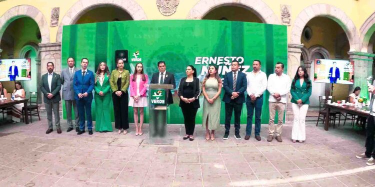 “Esto apenas comienza”: Ernesto Núñez Aguilar rinde informe legislativo y detalla gestión social en Michoacán