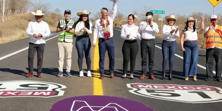 Con más de mil 700 km rehabilitados se fortalece infraestructura carretera: Bedolla