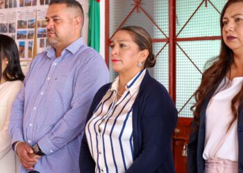 Encabeza Alma Mireya González izamiento de Bandera y simulacro nacional en honor a las víctimas de los sismos