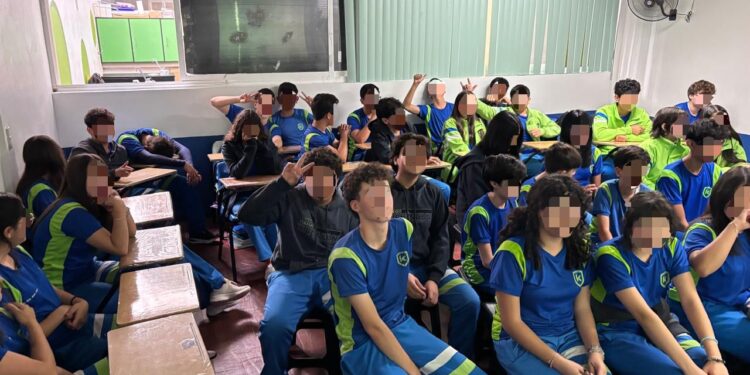 Imparte FGE plática sobre prevención de riesgos digitales a estudiantes de secundaria