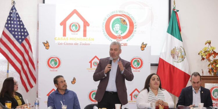 Bedolla escucha a migrantes y acuerda acciones de coordinación