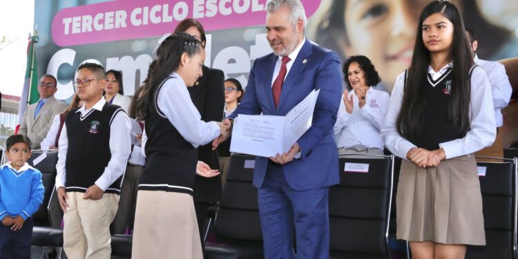 Más de un millón de sueños en marcha; Michoacán va por cuarto ciclo escolar completo: Bedolla