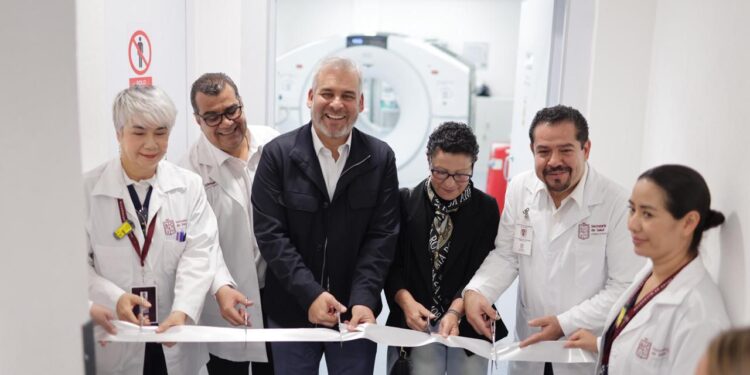 Bedolla pone en marcha equipo de vanguardia para detectar y tratar el cáncer en Michoacán