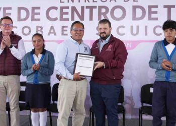 Gobierno de Michoacán garantiza educación a jóvenes de comunidades originarias
