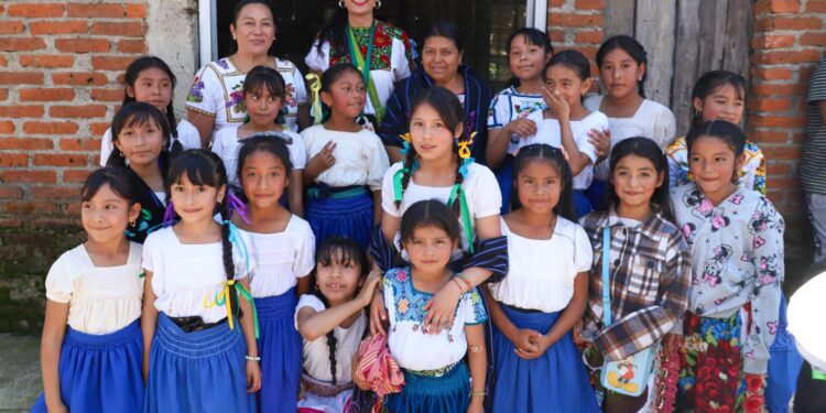 Se suma SEE a conmemoración del Día Internacional de las Mujeres Indígenas