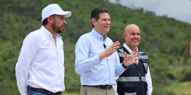 Alfonso Martínez supervisa obras del Acuaférico; beneficiarán al 80% de las y los morelianos