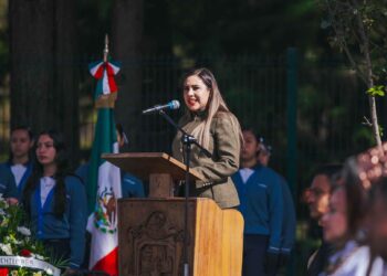 Dayana Pérez Mendoza encabeza homenaje a los Niños Héroes en Salvador Escalante