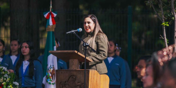 Dayana Pérez Mendoza encabeza homenaje a los Niños Héroes en Salvador Escalante