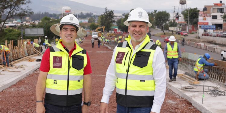 Este mes se abre circulación en puente sur del distribuidor vial Eréndira: Bedolla