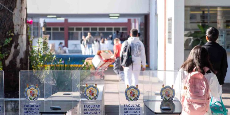 91 por ciento de egresados de Medicina de la UMSNH acreditan examen EGEL con testimonio de desempeño sobresaliente o satisfactorio