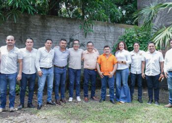 Víctor Manríquez dialoga con jóvenes empresarios para detonar el desarrollo de Lázaro Cárdenas e impulsar a las nuevas generaciones