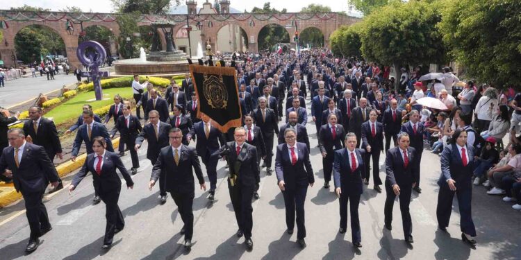 La fuerza de las y los nicolaitas se hizo presente en el desfile cívico con motivo del 215 aniversario del inicio de la Independencia de México