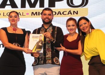 Octavio Ocampo presenta su primer informe en Zitácuaro