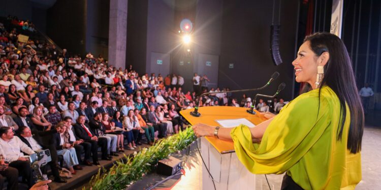 Araceli Saucedo reconoce trabajo de legisladores del PRD en Michoacán