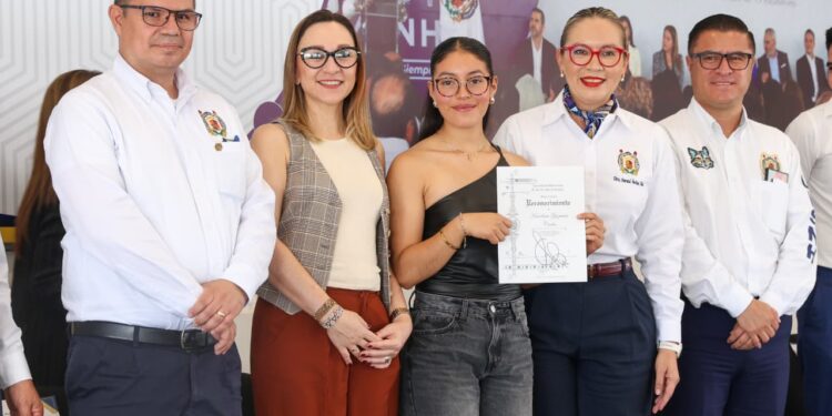 Vivan la Universidad orgullosos de su historia, manifiesta Yarabí Ávila ante estudiantes zamoranos