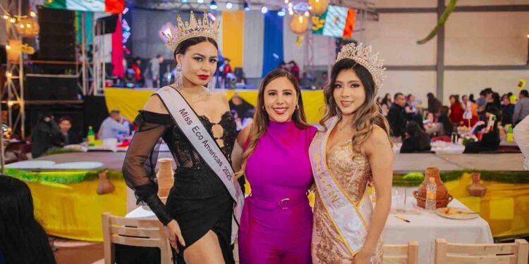 Dayana Pérez Mendoza asiste al certamen de elección de la Reina de la Silla en Opopeo