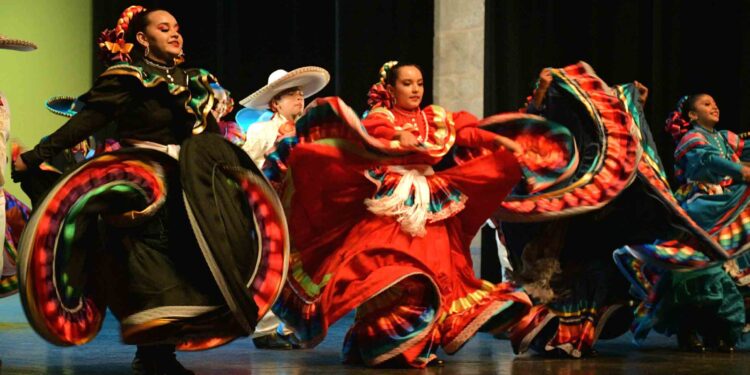 Ballet Folklórico de Michoacán celebra 67 años de trayectoria
