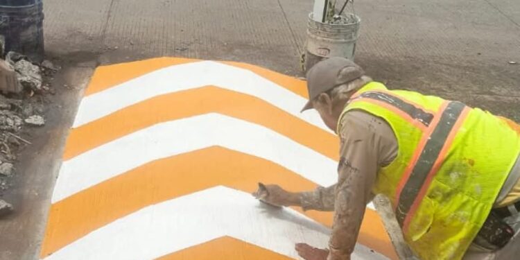 Se mejoran accesos escolares, caminos y seguridad vial en Los Reyes: Humberto Jiménez