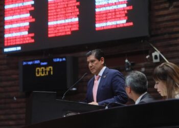 Propone Ernesto Núñez iniciativa para eliminar tratos preferenciales a bebidas disfrazadas de medicamentos y garantizar equidad fiscal