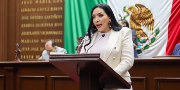 Adriana Campos Huirache exige justicia por asesinato de migrante michoacano y expresa solidaridad con su familia