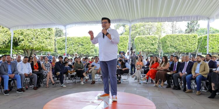 Toño Carreño presentó su primer informe ciudadano