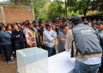 IEM realiza consulta en San Miguel del Monte para definir el método de votación de la consulta por el autogobierno