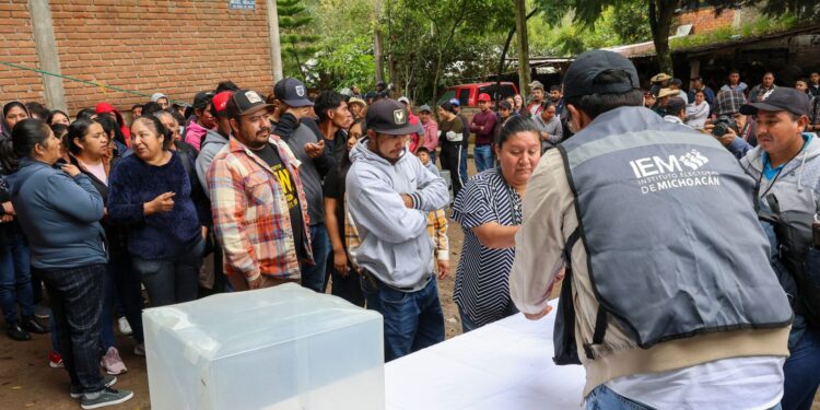 IEM realiza consulta en San Miguel del Monte para definir el método de votación de la consulta por el autogobierno