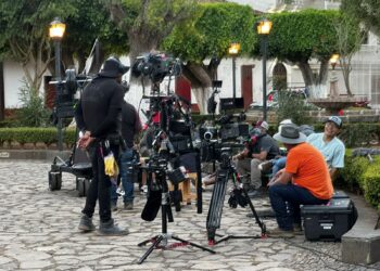 Acerca Sectur becas de seguros cinematográficas a estudiantes de Michoacán