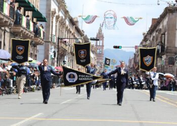 FGE refrenda su compromiso con la ciudadanía en Desfile Cívico Militar conmemorativo al natalicio de José María Morelos y Pavón