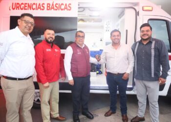SSM fortalece atención de urgencias con entrega de ambulancias a Aquila y Tuzantla