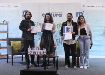 Andrea Chapela se presenta con gran audiencia en la FILLM