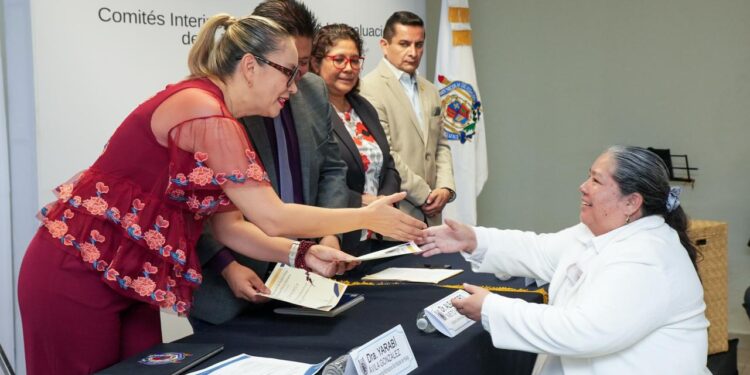 Licenciatura en Salud Pública de la UMSNH obtiene su primera acreditación; Yarabí Ávila recibe el dictamen por parte de los CIEES