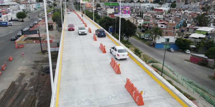 Habilitado puente sur del distribuidor Eréndira; funciona a contraflujo: Rogelio Zarazúa