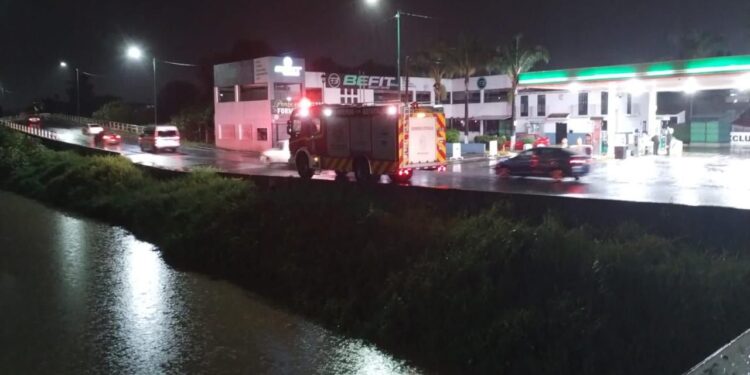 Mantiene Gobierno de Michoacán operativo de vigilancia ante desfogue controlado de la presa de Cointzio