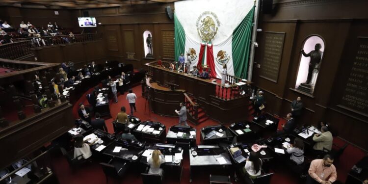 Reconoce 76 Legislatura a Margarita Arriaga Pierres con la Condecoración “Merito al Turismo Michoacano” 2025