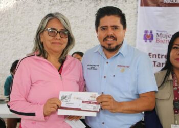 Por cita, entrega de tarjetas a Mujeres Bienestar en Michoacán
