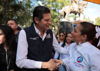 Brinda Alfonso Martínez certeza jurídica a colonos de la tenencia Morelos