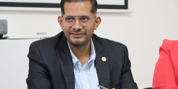 El derecho de acceso a la información está garantizado en Michoacán: Dip. Conrado Paz