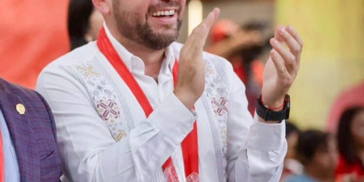 Vicente Gómez impulsa a mujeres emprendedoras del Distrito XIX