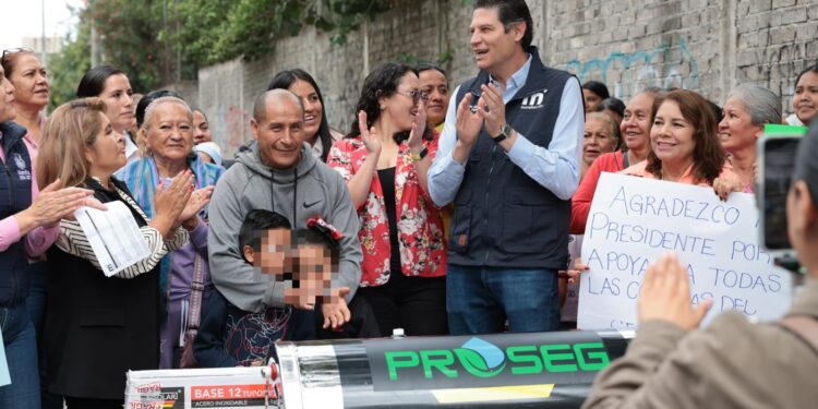 Entrega Alfonso Martínez calentadores solares a familias morelianas