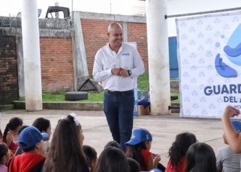 Entrega Alfonso Martínez calentadores solares a familias morelianas