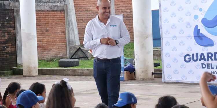 Entrega Alfonso Martínez calentadores solares a familias morelianas