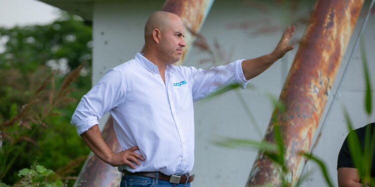 Conexión en colonia Ríos Mexicanos mejorará el suministro de agua en la zona: Adolfo Torres